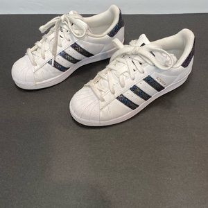 Adidas “Superstar” Girl Shoe